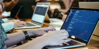 속이 빈 플라스틱 UV{0}}차단 시트의 특징은 무엇입니까?