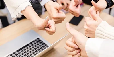 Geniet van het prachtige landschap en het heerlijke eten, verbeter de samenha...