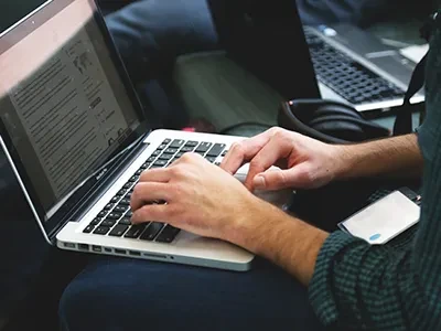 Analisando os prós e contras da imitação em novos passeios de diversão